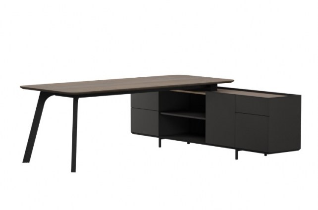 Olsen_Manager_Desk